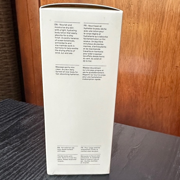 Santal & Vetiver Salt & Stone Body Lotion - Picture 3 of 10